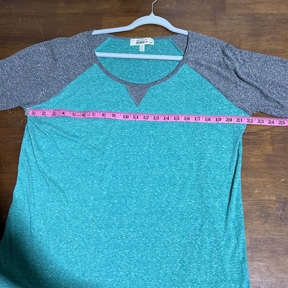 Gently loved “I’m in love with Derek plus” 3/4 sleeve turquoise and gray shirt. - Picture 8 of 11
